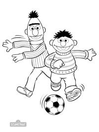 Bert und Ernie spielen Fußball