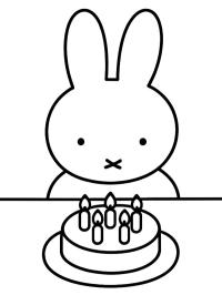 Miffy mit Kuchen